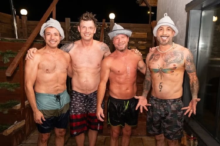 Backstreet Boys posam sem camisa e fãs brasileiros reagem