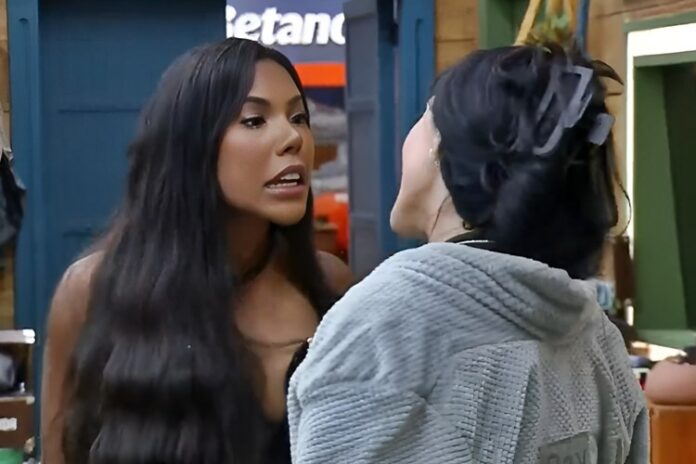 Carol e Rayane em A Fazenda 17 Carol e Rayane em A Fazenda 17 - Foto: Record