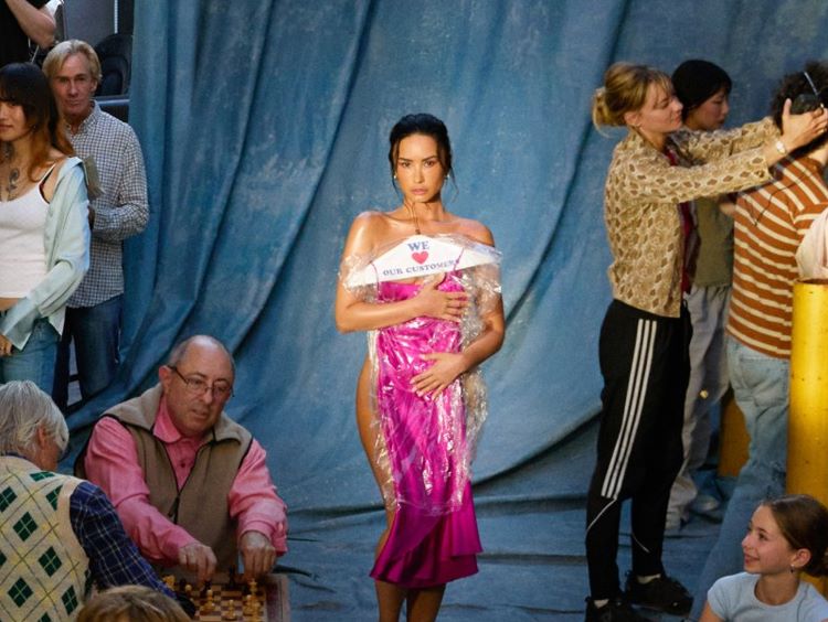 Demi Lovato anuncia novo álbum e revela detalhes do lançamento