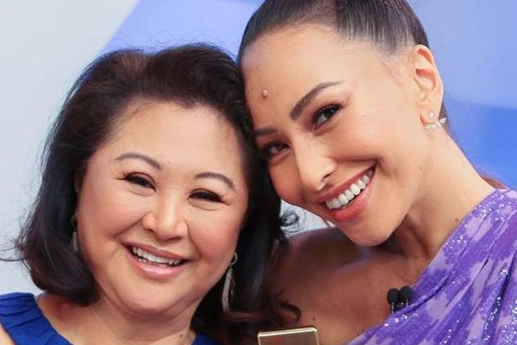 Sabrina Sato celebra aniversário da mãe, dona Kika: “rainha da minha vida”