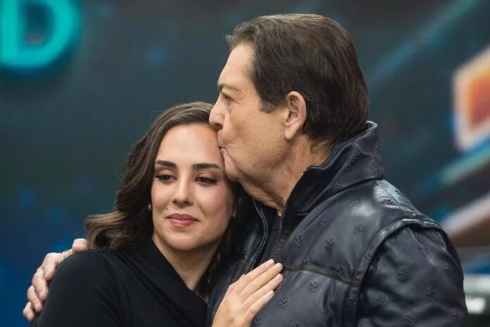 Lara Silva e Faustão - Foto: Band