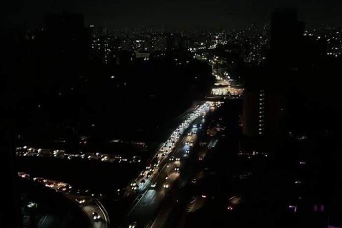 Brasil sofre apagão Brasil sofre apagão - Foto: Reprodução/CNN Brasil