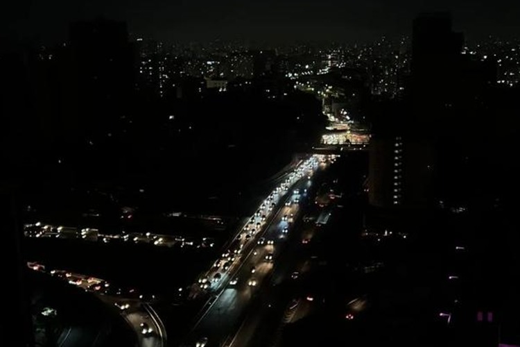 Enel dá prazo final para reestabelecer fornecimento de energia em SP. Confira quando