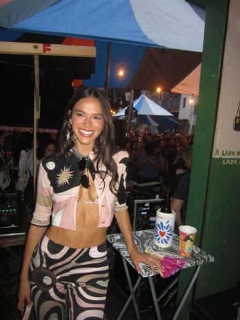 Bruna Marquezine de moto 2 - Divulgação