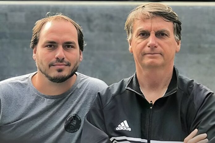 Carlos e Jair Bolsonaro