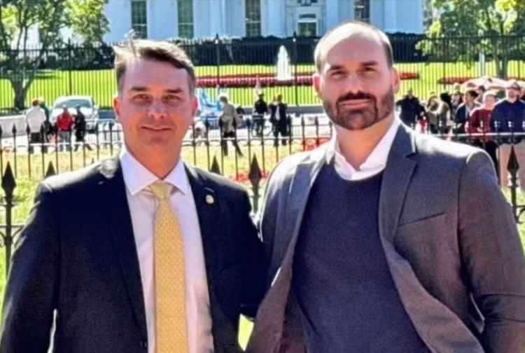 Flávio e Eduardo Bolsonaro - Reprodução: Instagram Flávio e Eduardo Bolsonaro - Reprodução: Instagram