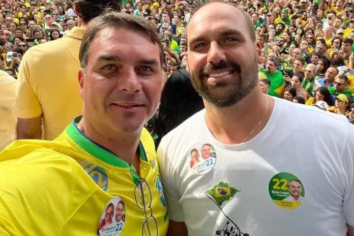 Flávio e Eduardo Bolsonaro - Foto: Instagram