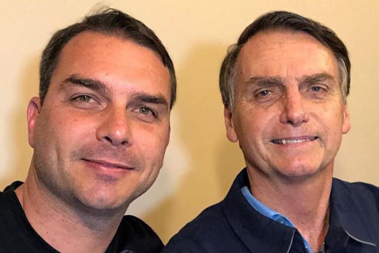 Flávio e Jair Bolsonaro - Foto: Instagram