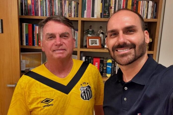 Jair e Eduardo Bolsonaro Jair e Eduardo Bolsonaro