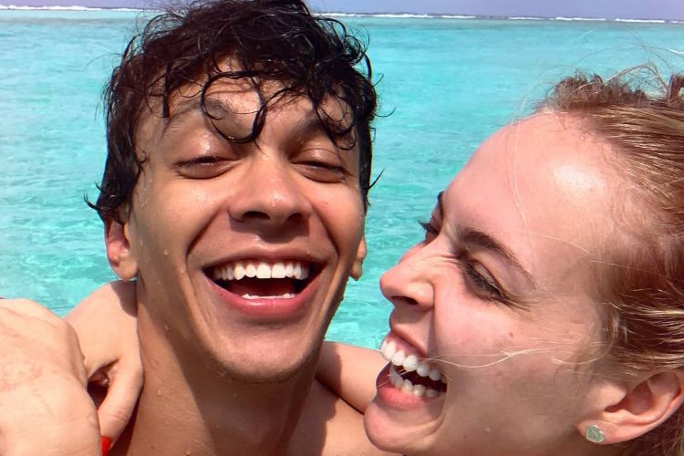 Cocielo anuncia fim do casamento com Tata Estaniecki: “Claro que dói”