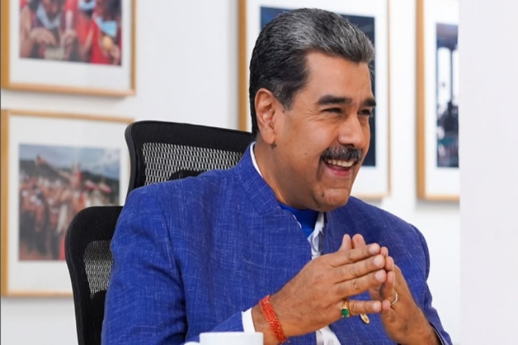 Após envio de porta-aviões e novas ameaças de Trump, Maduro diz que os EUA estão ‘inventando uma guerra’