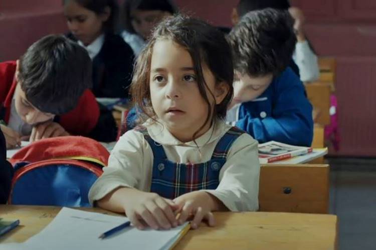 Mãe: Zeynep conhece Melek e descobre o drama escondido por trás da inocência da menina