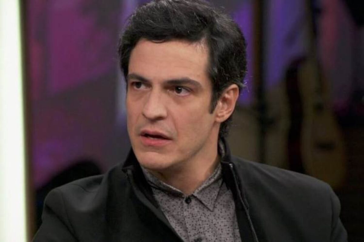 Mateus Solano esclarece polêmica com fã em peça de teatro: 