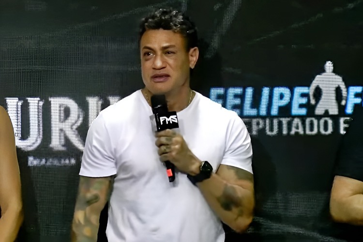 Popó vai às lágrimas e comunica aposentadoria do boxe