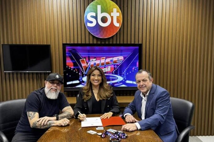 Thayse Teixeira assina contrato com o SBT Thayse Teixeira assina contrato com o SBT