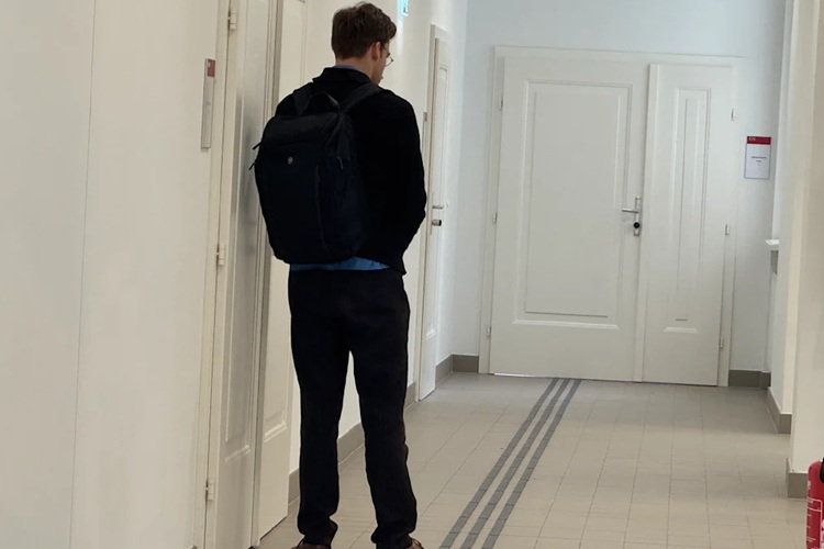 Vítima não quis ser fotografada de frente (Foto: Reprodução/ Instagram)