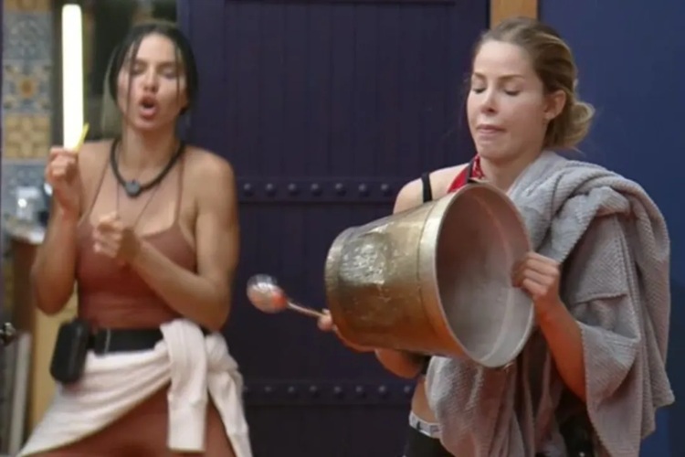 Tàmires e Saory em A Fazenda 17 Tàmires e Saory em A Fazenda 17 (Foto: Reprodução)