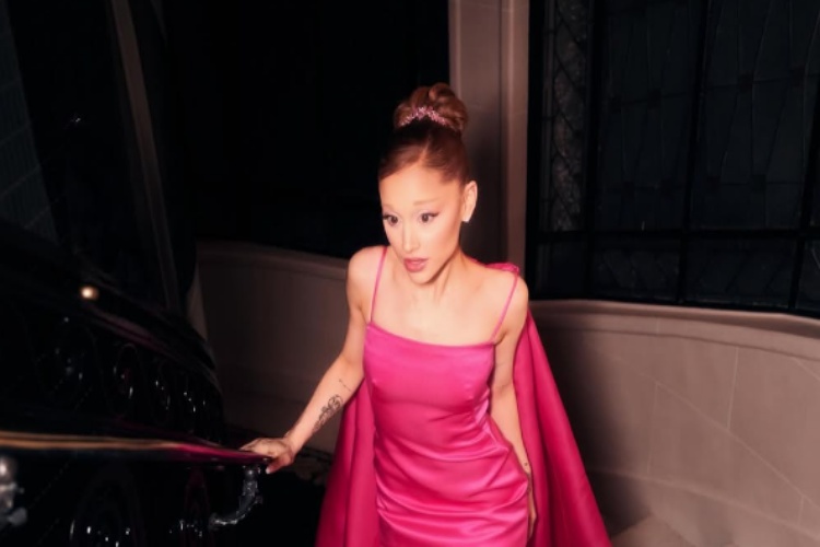 Famosa cantora é diagnosticada com COVID