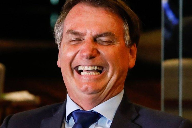 Bolsonaro diz que violação da tornozeleira com solda foi brincadeira: “Curiosidade”