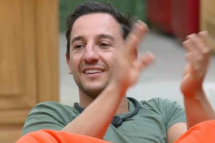 Mesquita em A Fazenda 17 Mesquita em A Fazenda 17 (Foto: Reprodução/ Youtube)