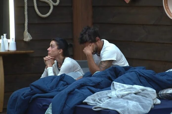 Shia e Michelle no Super Paiol de A Fazenda 17 Shia e Michelle no Super Paiol de A Fazenda 17 (Foto: Reprodução)