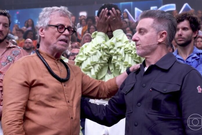 Carlinhos de Jesus e Luciano Huck - Foto: Globo