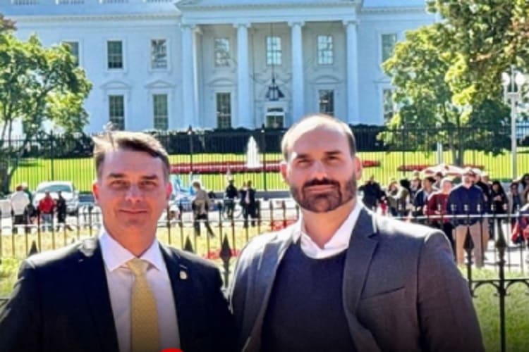 Flávio e Eduardo Bolsonaro (Foto: Instagram)