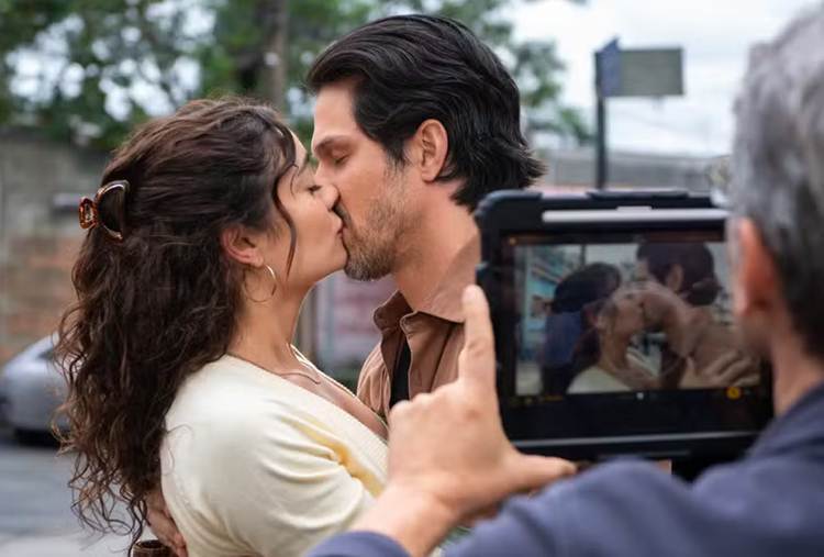 Três Graças: Gerluce e Paulinho têm primeira noite de amor