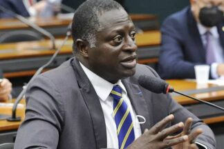 Hélio Negão é chamado de ‘vagabundo’ por vizinha de Jair Bolsonaro