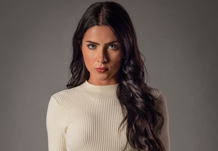 Jade Picon revela curiosidades sobre caracterização como vilã em novelinha e detalhe chama atenção