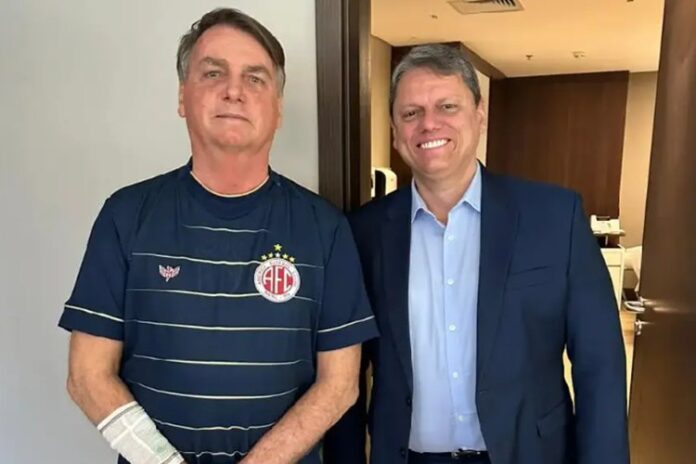 Jair Bolsonaro e Tarcísio de Freitas Jair Bolsonaro e Tarcísio de Freitas