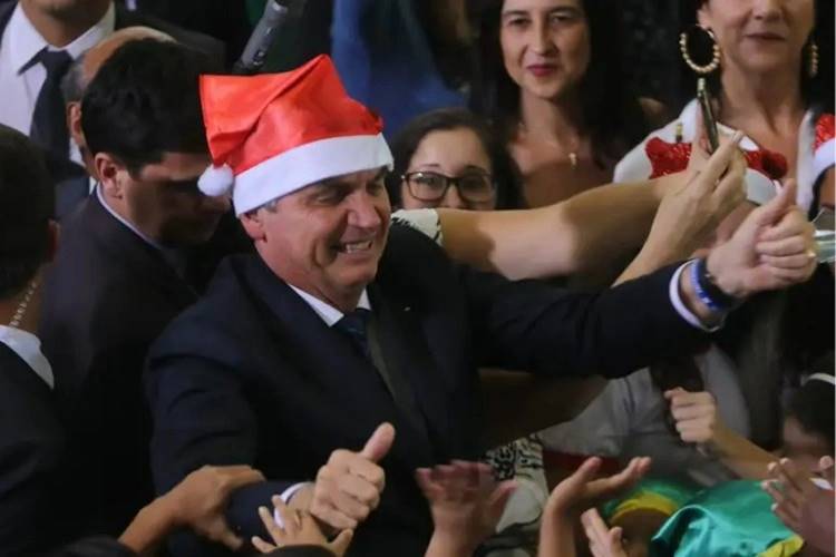 Bolsonaro terá direito à “saidinha” para curtir o natal?