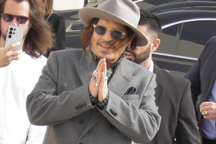 Johnny Depp Johnny Depp na Dior Fashion Week 2025 (Foto: Reprodução/ Youtube)