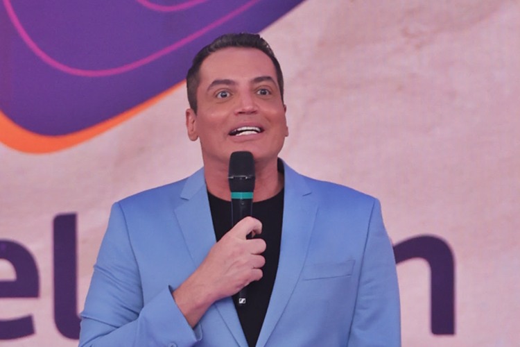 Leo Dias não perde a chance e causa em despedida do Teleton