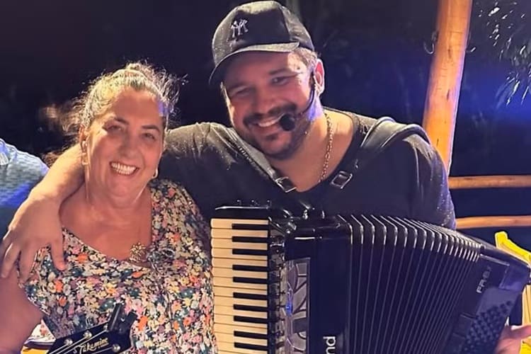 Danilo Nascimento, namorado de mãe da Virginia Fonseca, tem atitude comovente no enterro da avó