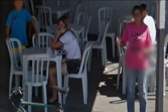 Registro de Marília Mendonça no bar da mãe em 2011 - Reprodução: Google Street View