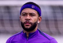 Memphis Depay rompe o silêncio e diz que agirá contra o Corinthians
