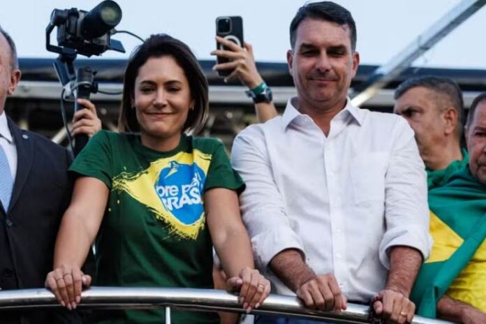 Michelle Bolsonaro e Flávio Bolsonaro - Reprodução: Redes Sociais