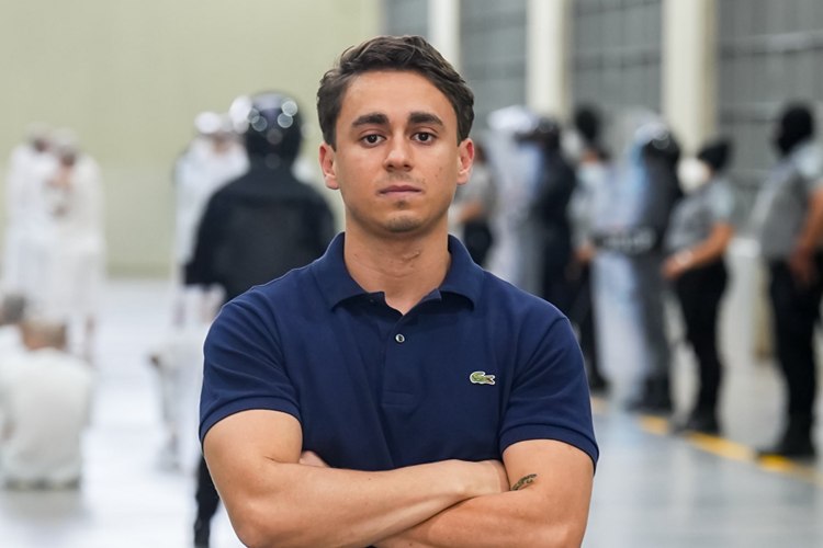 Nikolas Ferreira fica frente a frente com os maiores bandidos do mundo