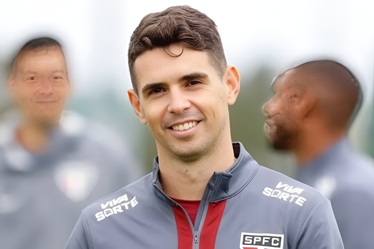 Oscar, jogador do São Paulo, tem alta de hospital após internação