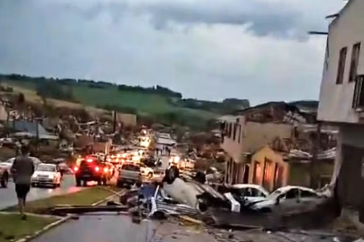Tornado deixa cinco vítimas e 130 feridos em cidade no interior do Paraná; vídeo
