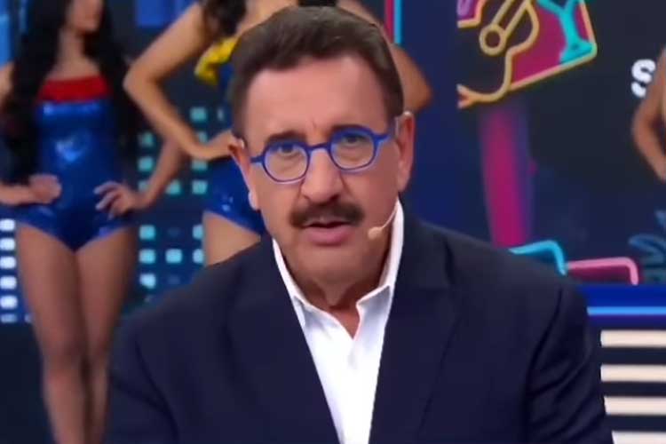 Ratinho emociona ao celebrar amizade de 40 anos no SBT: ‘Escolhi você como meu amigo’