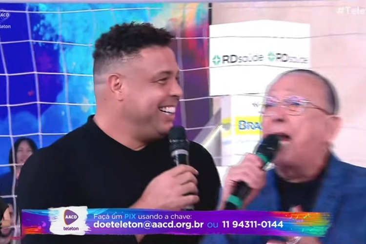 Ronaldo pede emprego e recebe resposta na lata de Daniela Beyruti no SBT