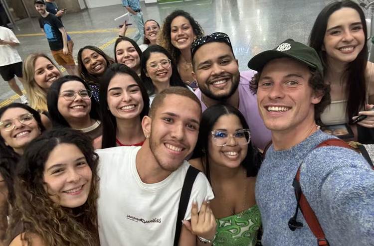 Shawn Mendes volta ao Rio de Janeiro após temporada em Salvador