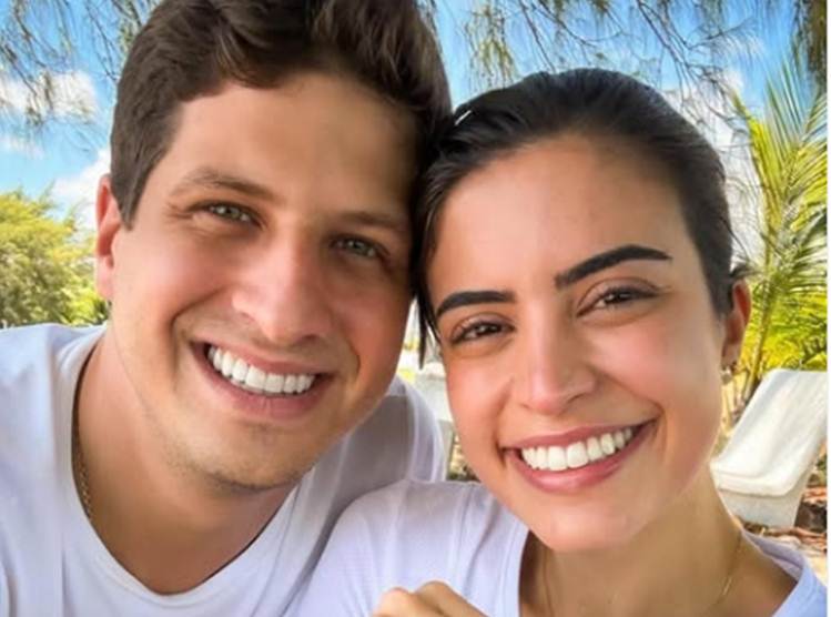 João Campos e Tabata Amaral ficam noivos