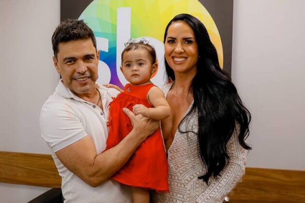 Zez&eacute; Di Camargo com a filha Clara e Graciele Lacerda