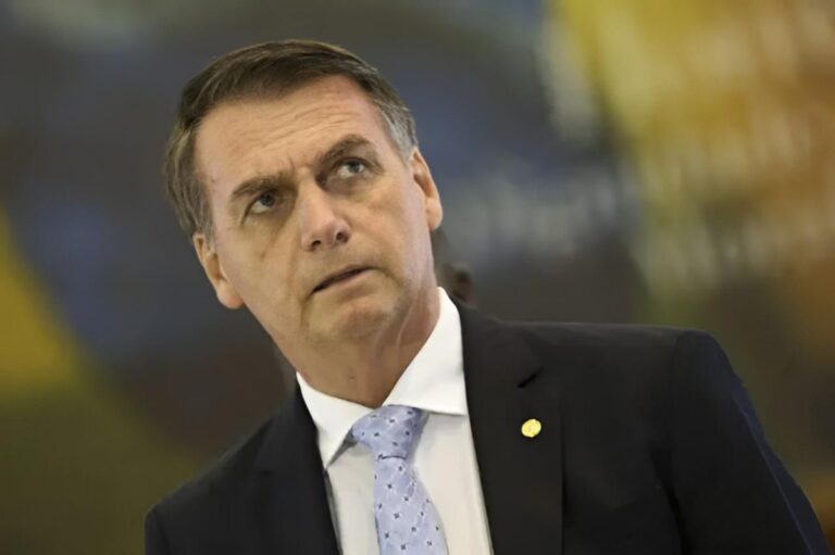 Bolsonaro será interrogado sobre itens encontrados em cofres