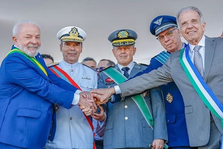 Lula agradece lealdade dos comandantes militares: “Podem contar comigo”