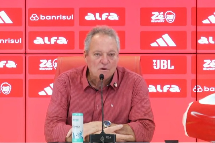 Abel Braga reassume o Internacional e faz comentário homofóbico ao citar camisa rosa