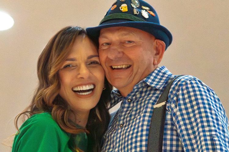 Luciano Hang surge em cliques raros com a esposa e celebra Bodas de Pérolas: “nossa história”